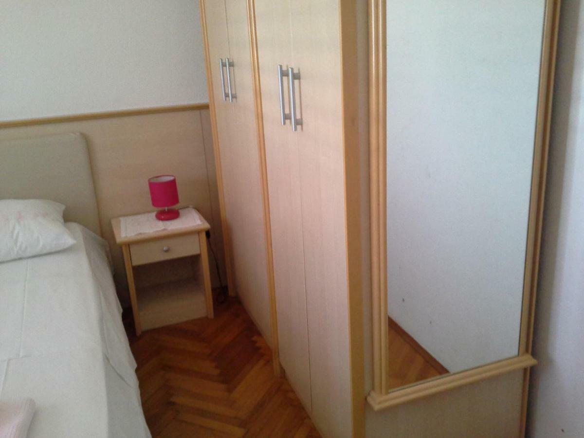 Rooms Luce 2 & Supetar Exteriör bild